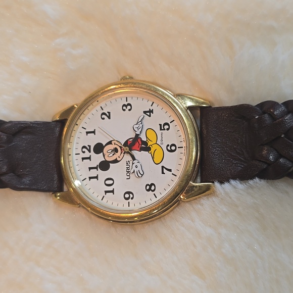 Mickey Mouse Lorus Watch! It Works!  "New Battery 4-25-25".  Looks Like New. - Picture 4 of 12